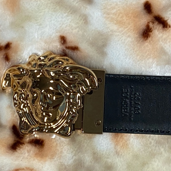 Versace - Picture 3 of 7